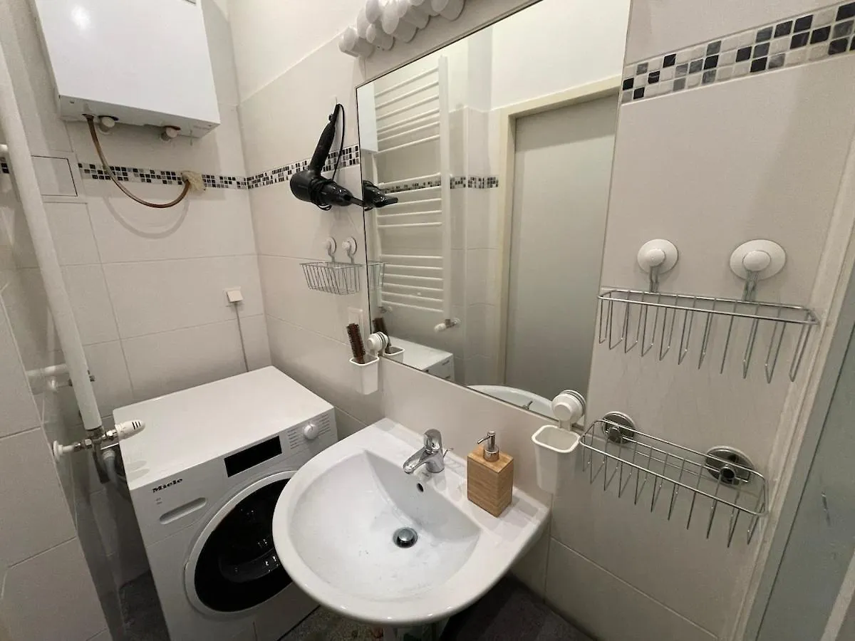 Long-Term - Central - Charming Vienna Apartment
